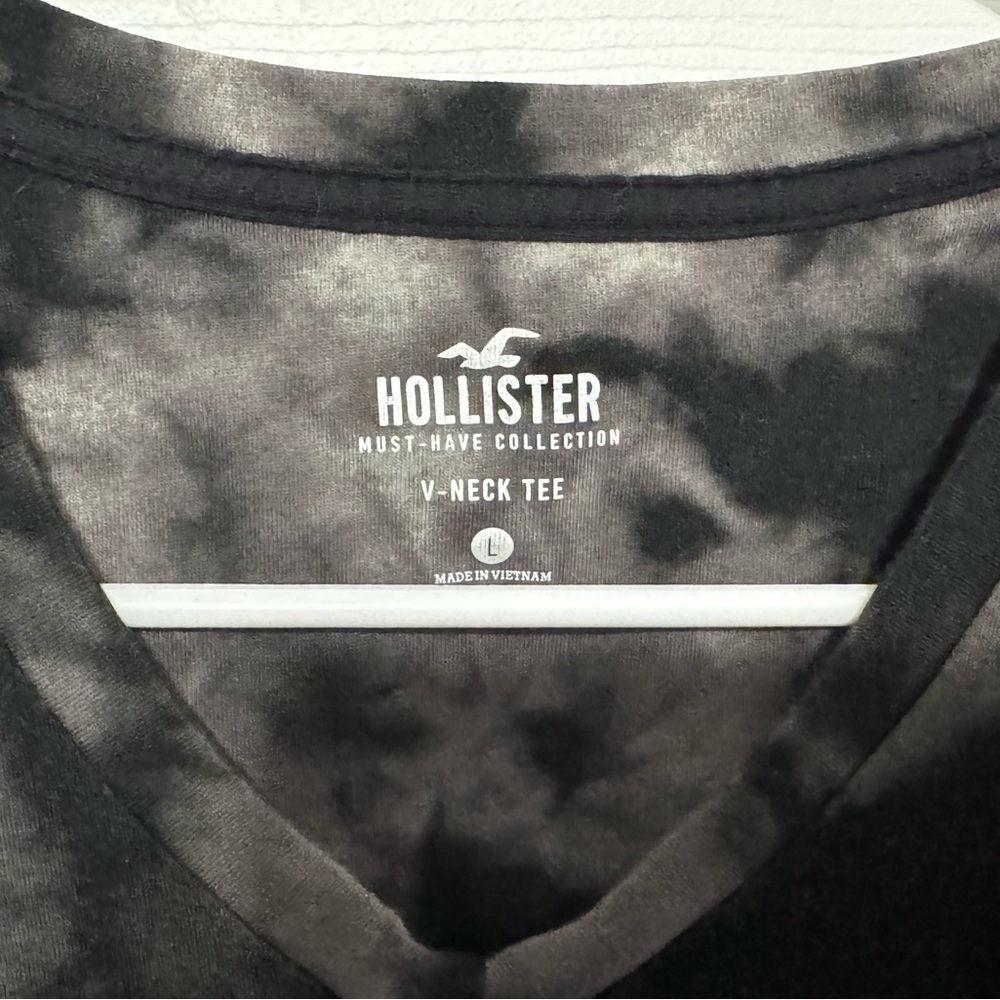Hollister Black and Gray Short Sleeve Tee - Picture 3 of 7